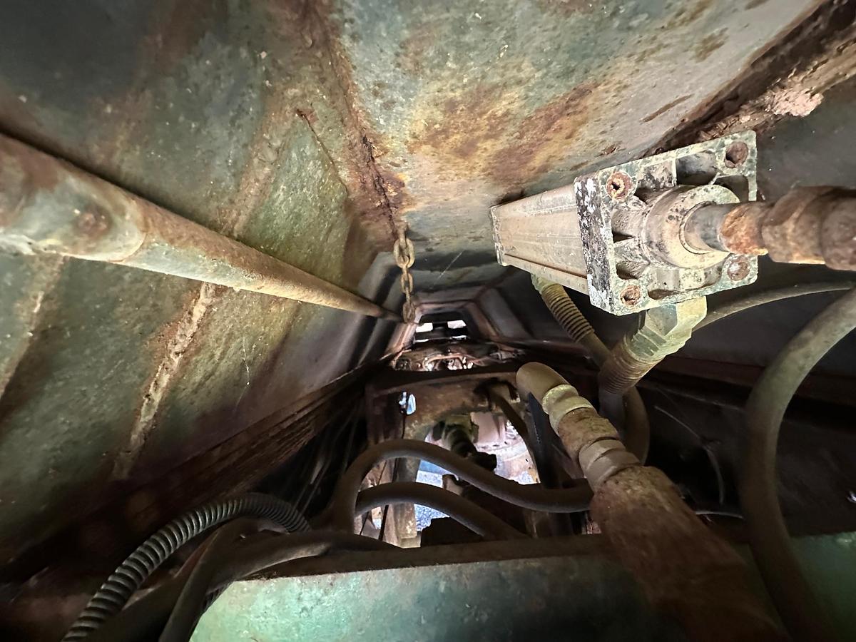 Used 1990 MACK RB688S