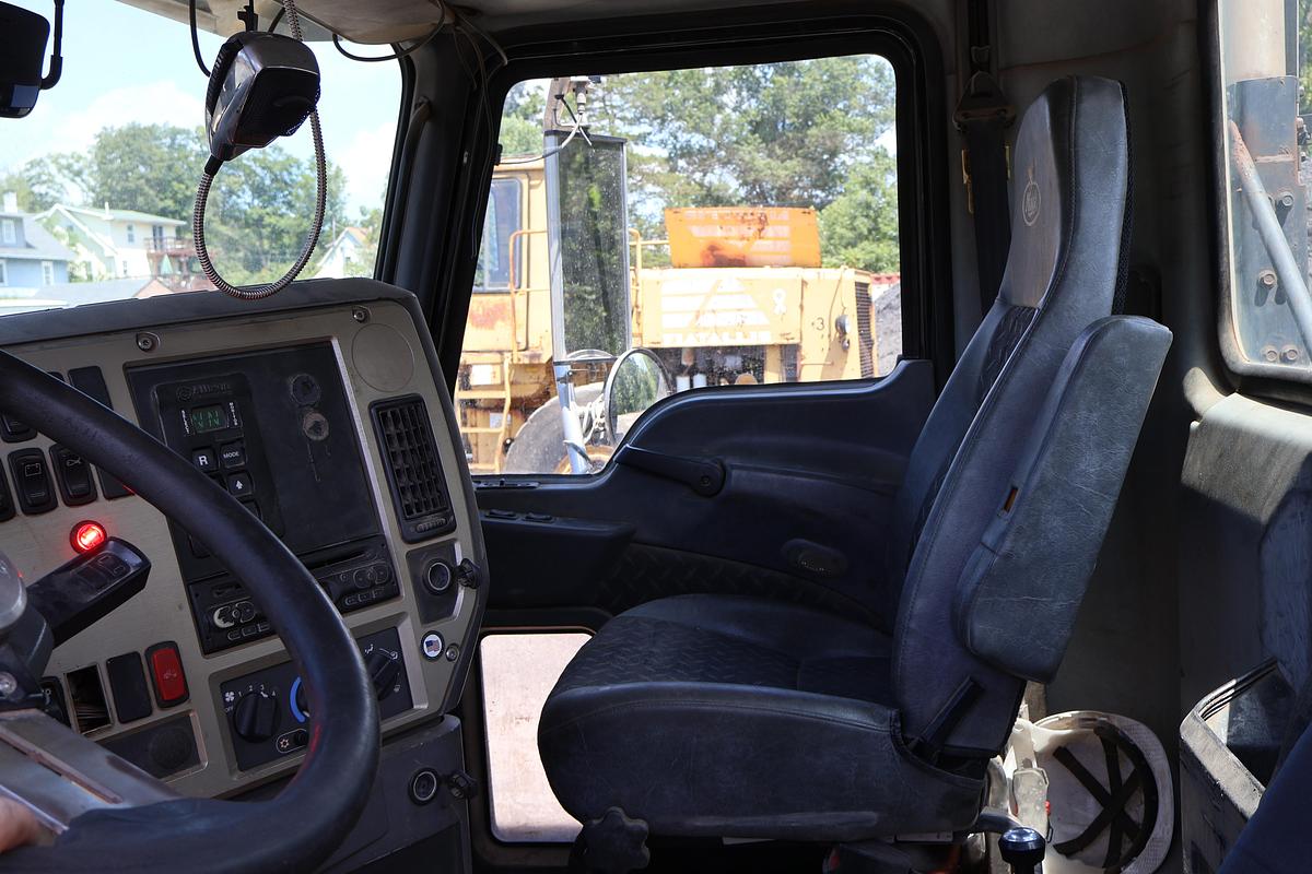 Used 2009 MACK Granite GU713