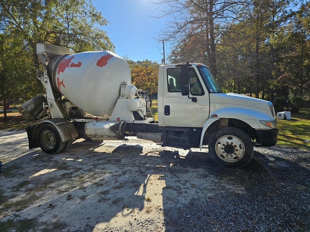 Used 2004 INTERNATIONAL 4200 Mini Mixer