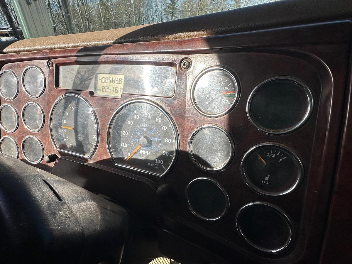 Used 2005 MACK CV713