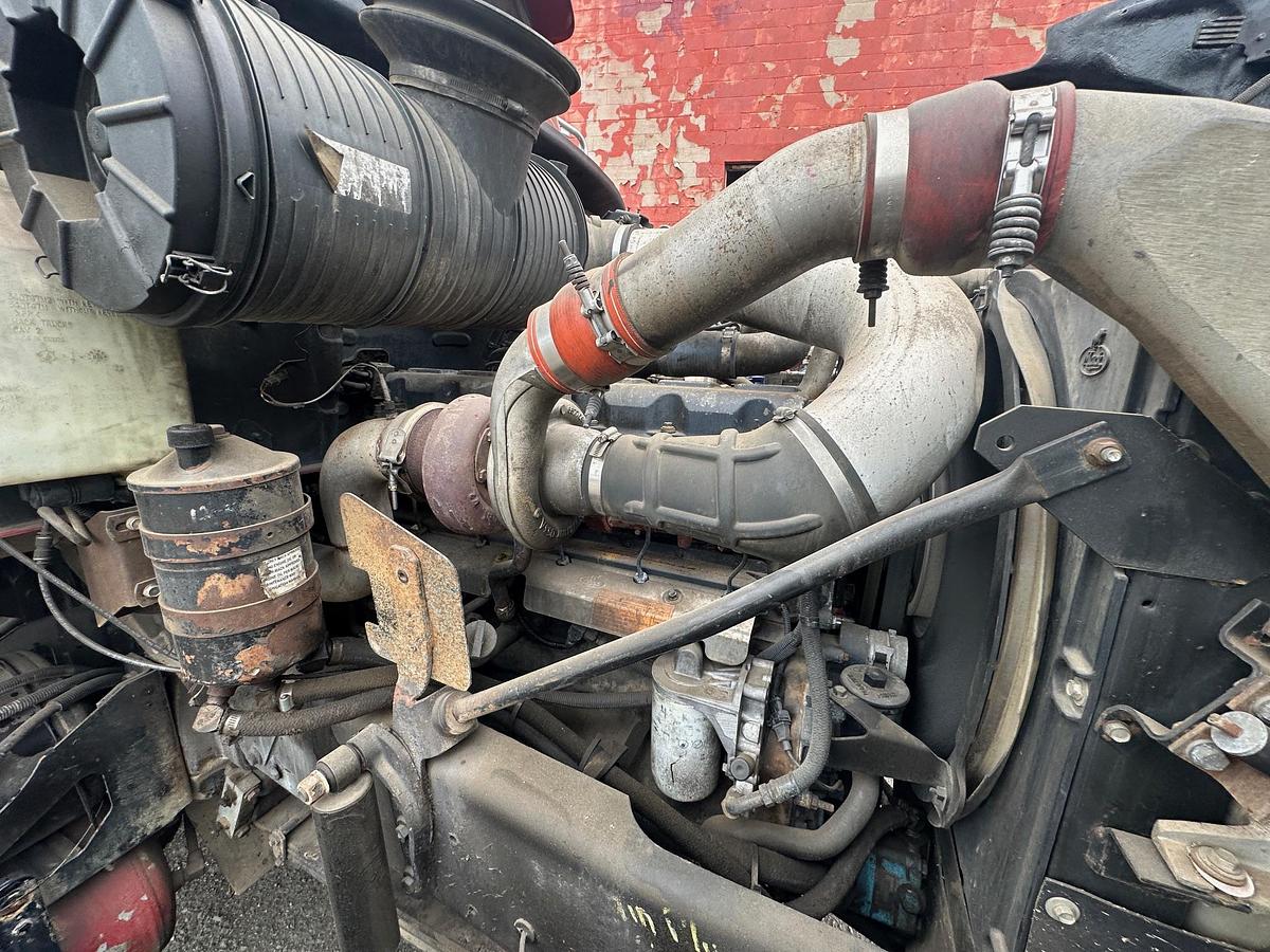 Used 2005 MACK Granite CV713