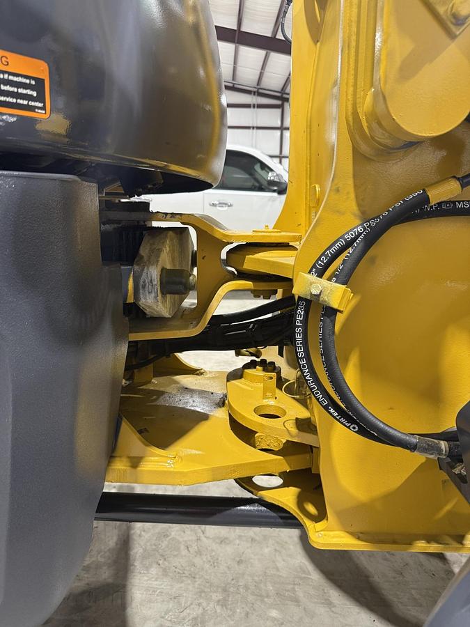 Used 2022 DEERE 324L