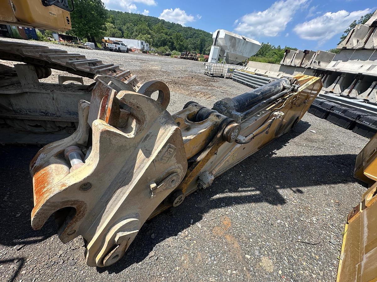 Used 2022 CATERPILLAR 374