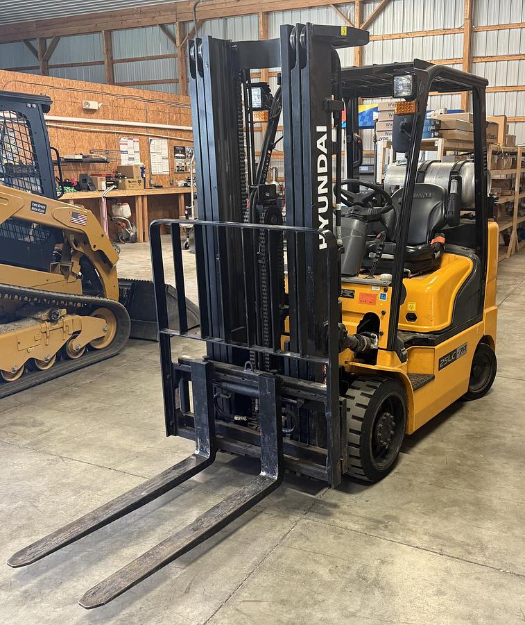Used 2019 HYUNDAI 25LC-7A