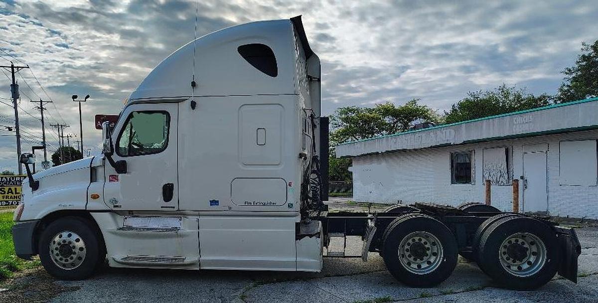 Used 2012 FREIGHTLINER Cascadia