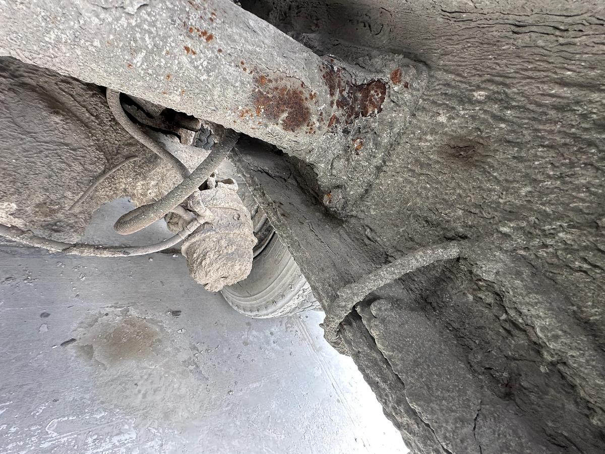 Used 2005 WESTERN STAR Rear Mixer