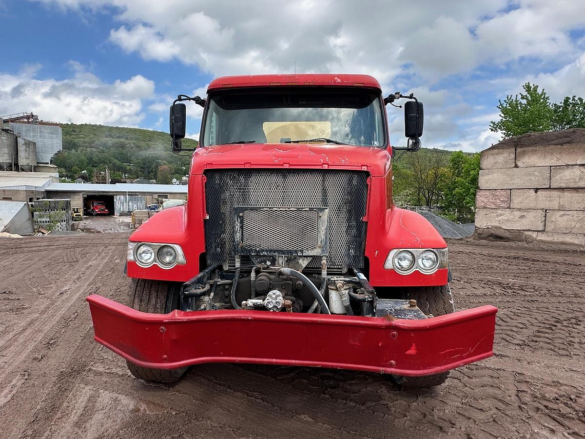 Used 2004 VOLVO Rear Discharge Mixer
