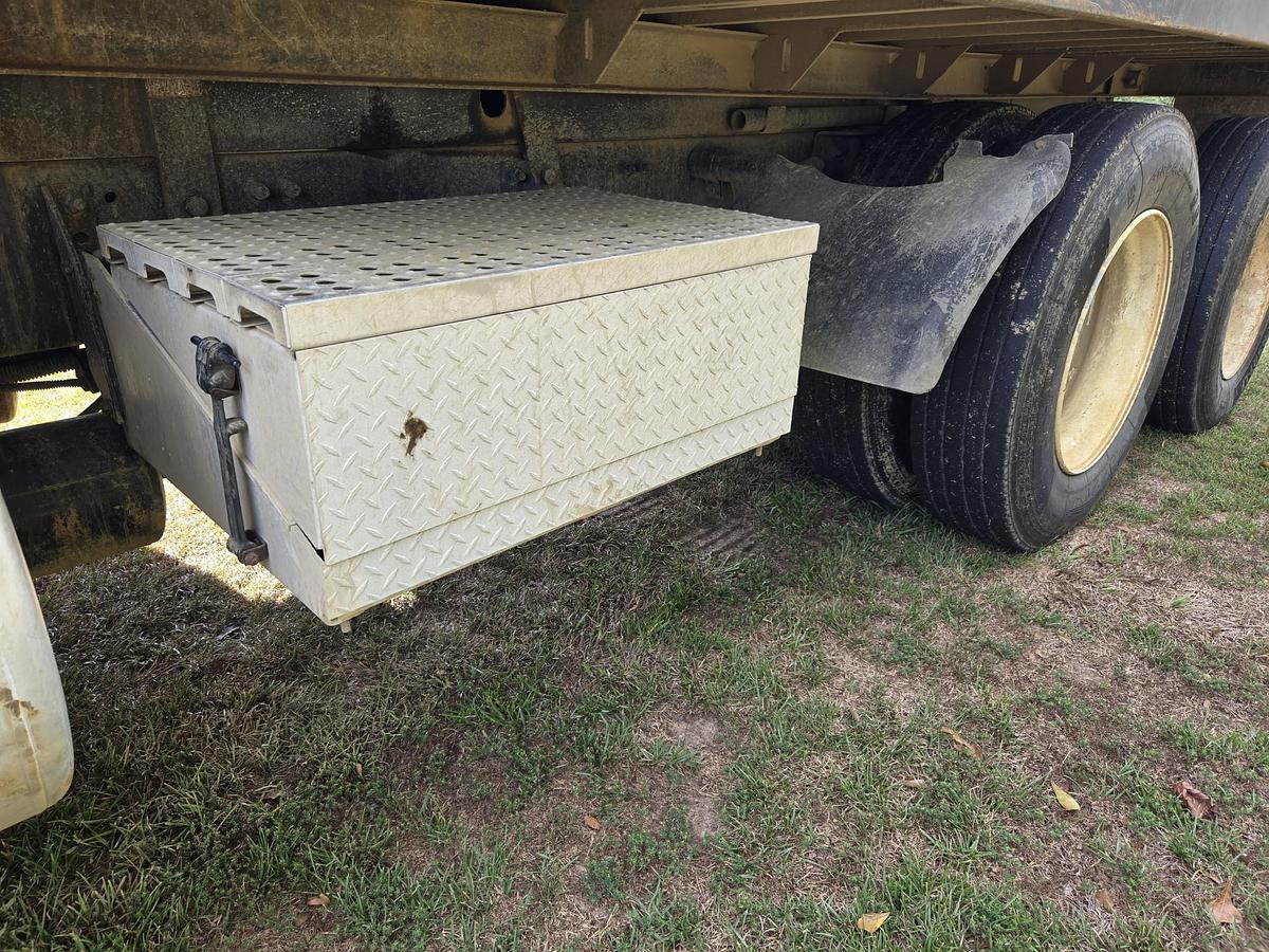 Used 2005 FREIGHTLINER FLD 120