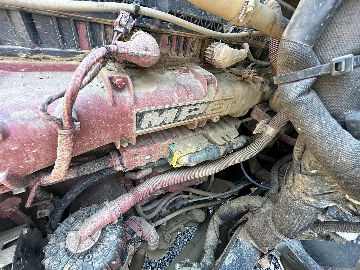 Used 2019 MACK Granite GR64F