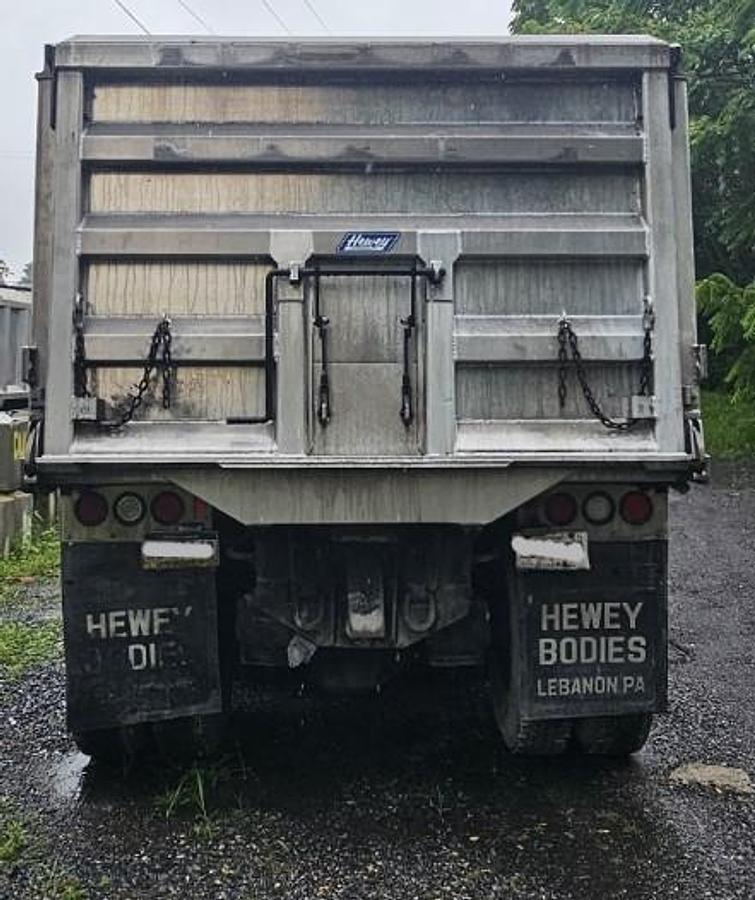 Used 2018 PETERBILT 365