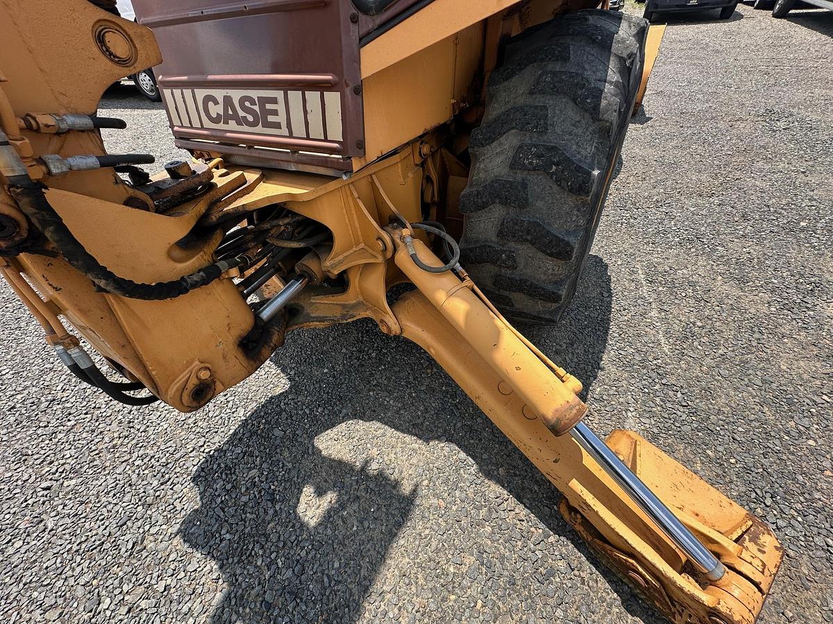 Used 1986 CASE 580E