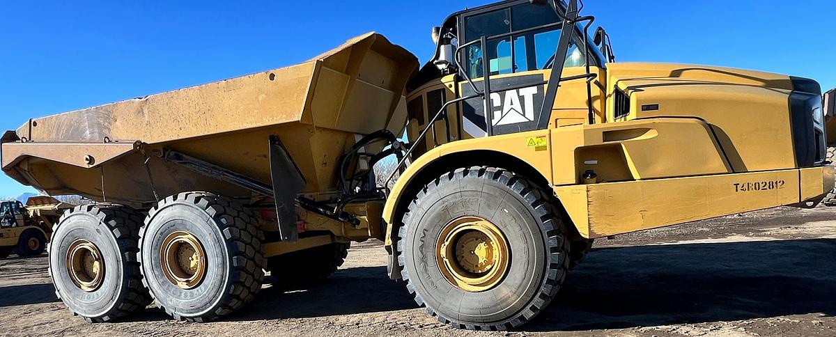 Used 2015 CATERPILLAR 740B