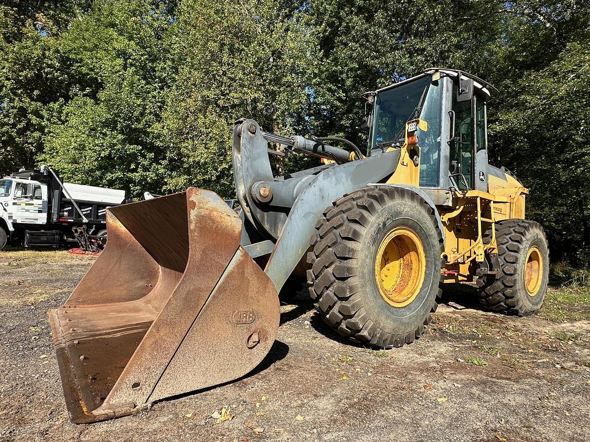 Used 2005 DEERE 624J