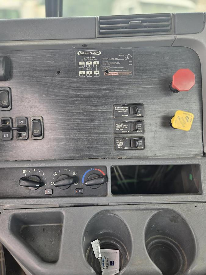 Used 2007 FREIGHTLINER Columbia