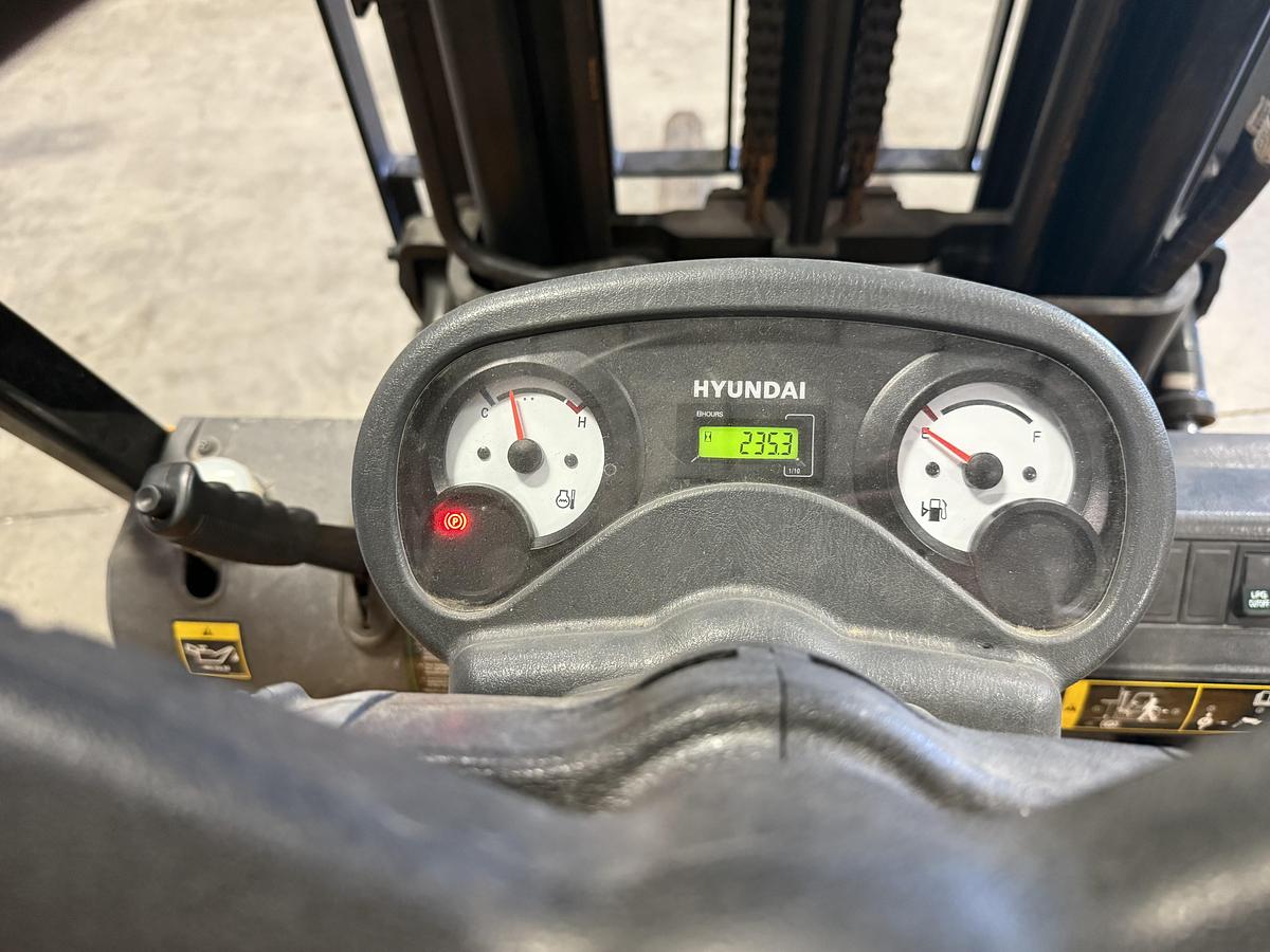 Used 2019 HYUNDAI 25LC-7A