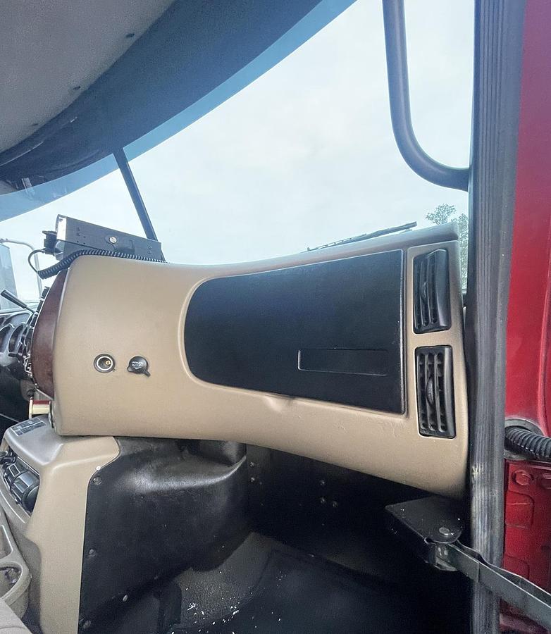 Used 2001 MACK CHU613