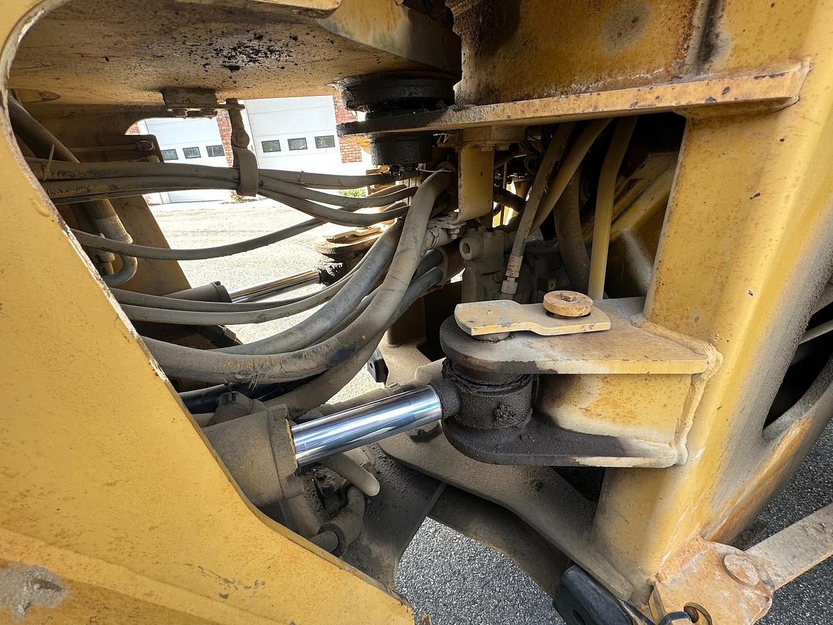 Used 1994 CATERPILLAR 938F