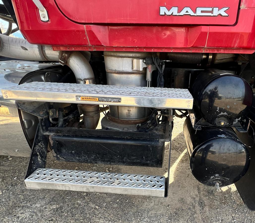 Used 2011 MACK Pinnacle CHU613