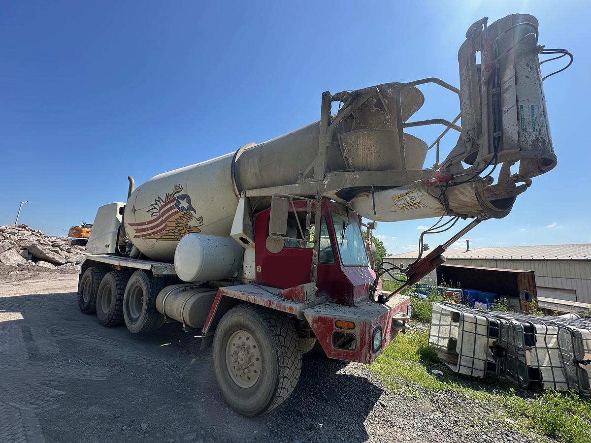 Used 2008 OSHKOSH Front Discharge Mixer