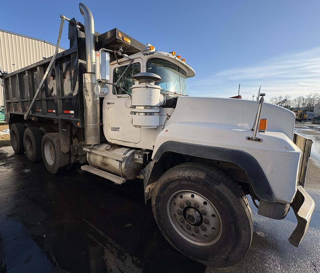 Used 2003 MACK RD688S