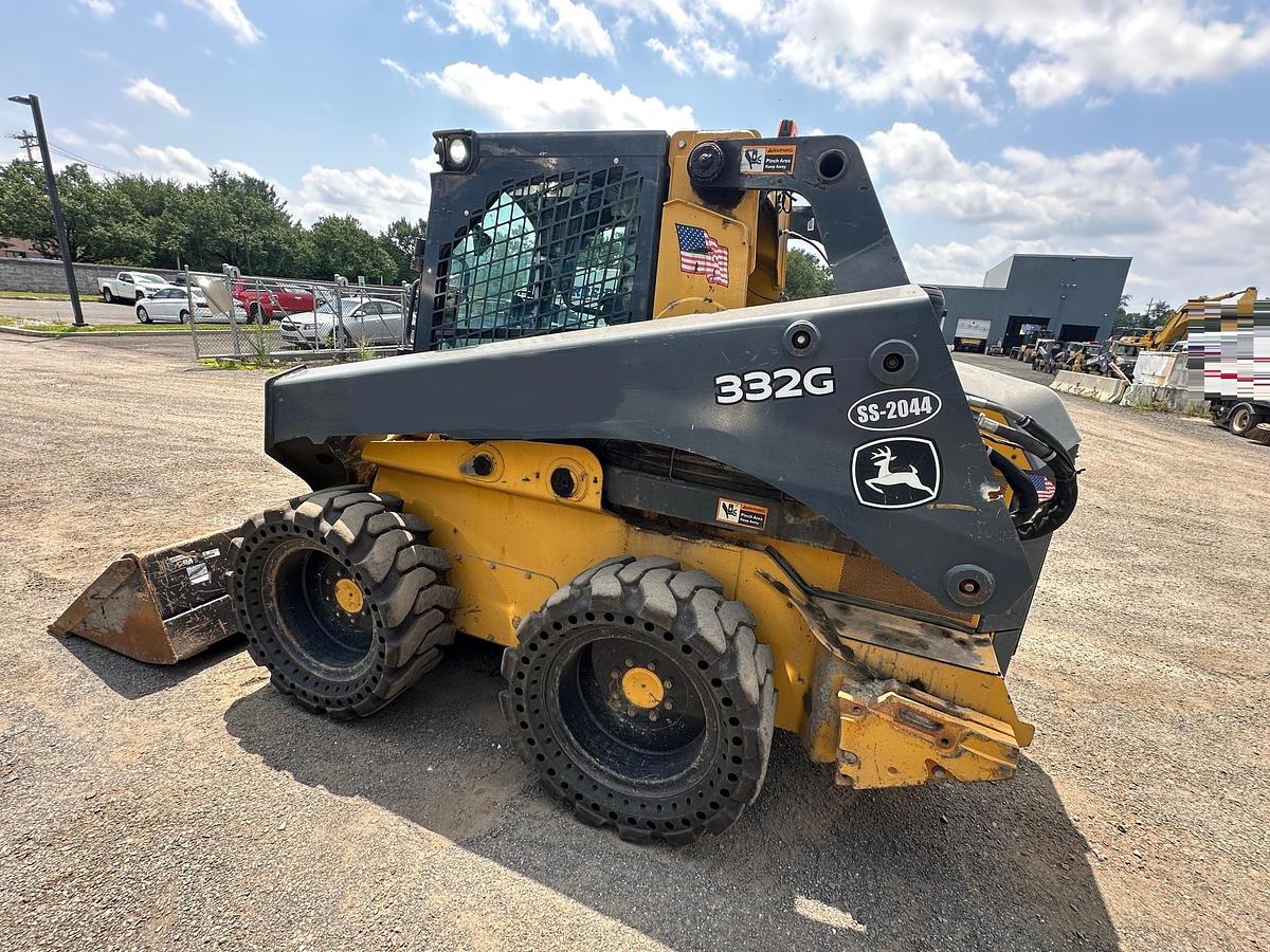 Used 2017 DEERE 332G
