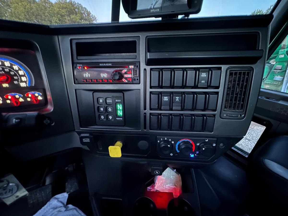 Used 2019 MACK GR64B Rear Mixer