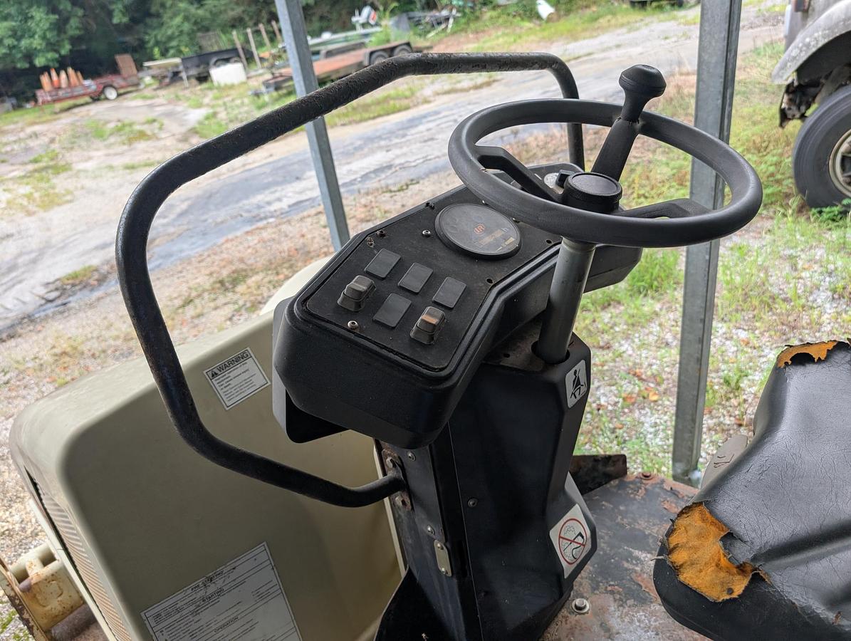 Used 2002 PUCKETT MFG 560