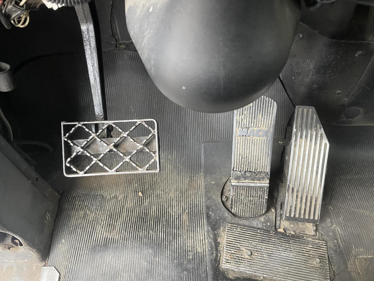 Used 2001 MACK RD688s Roll Off