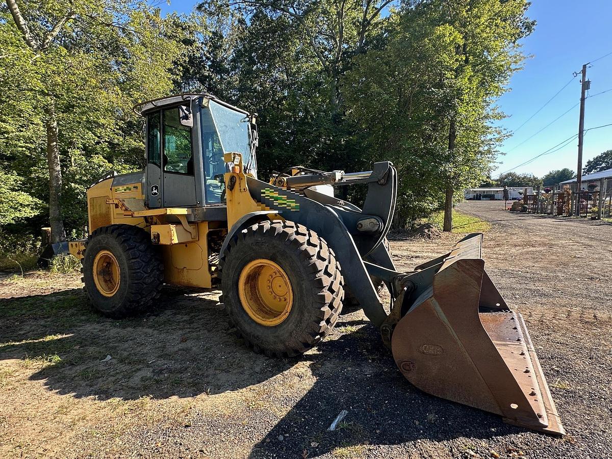 Used 2005 DEERE 624J