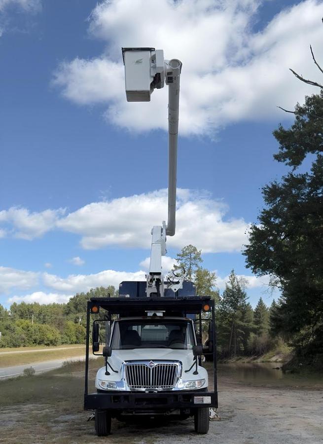 Used 2011 INTERNATIONAL 4300 Chipper Dump