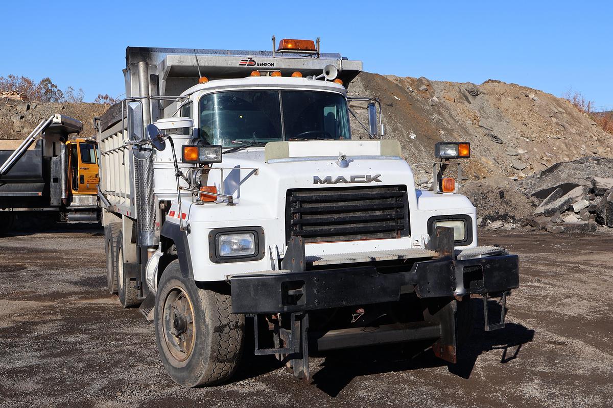 Used 1996 MACK RD690S