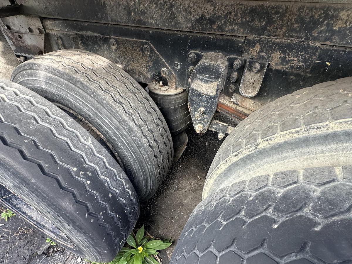 Used 2004 KENWORTH T300