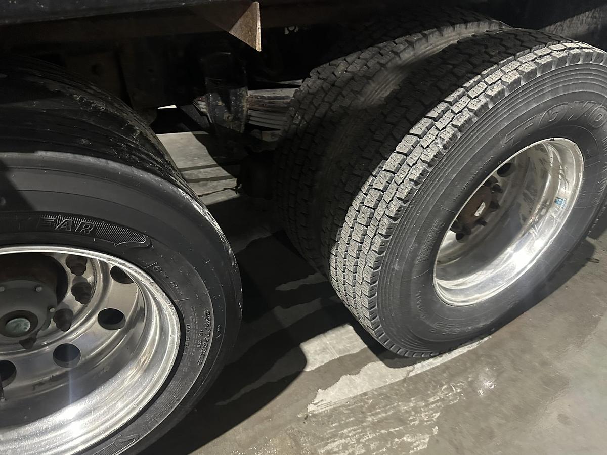 Used 2006 KENWORTH T300