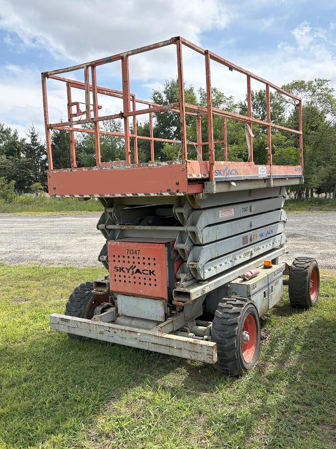 Used 0 SKYJACK SJ8243