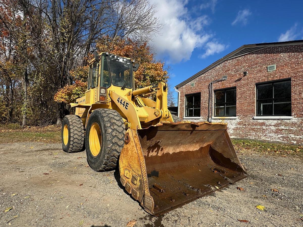 Used 1994 DEERE 444E