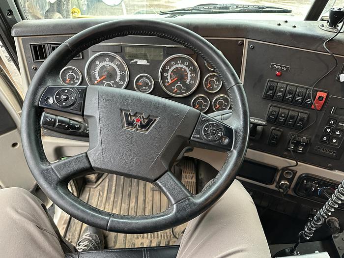 Used 2022 WESTERN STAR 4700