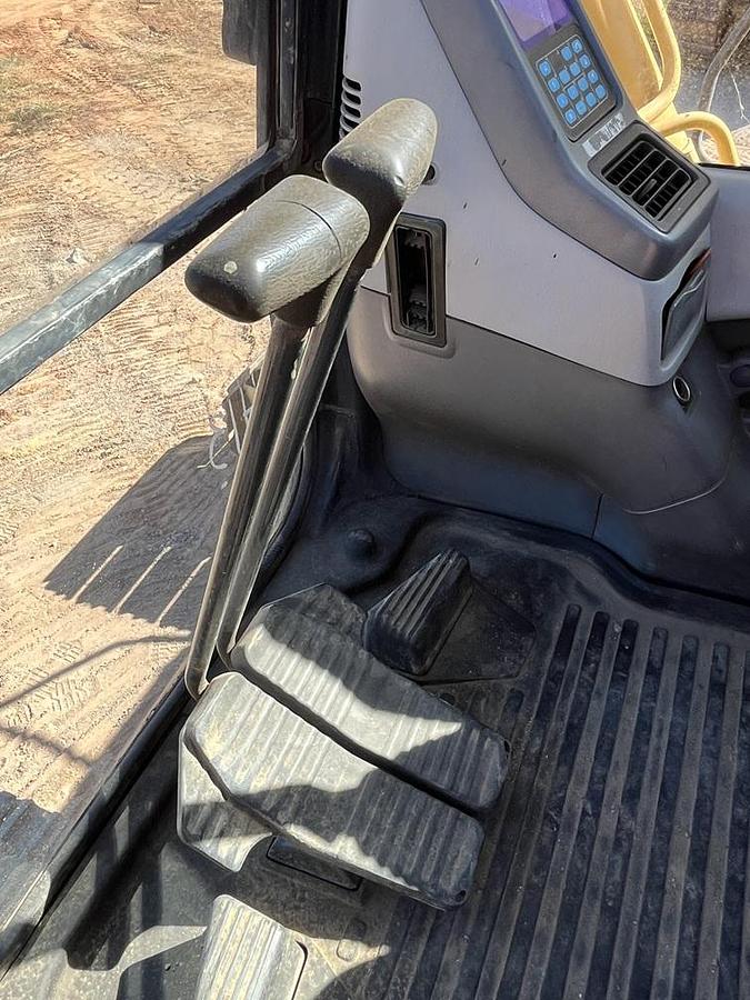 Used 2005 KOMATSU PC 200 LC-7L