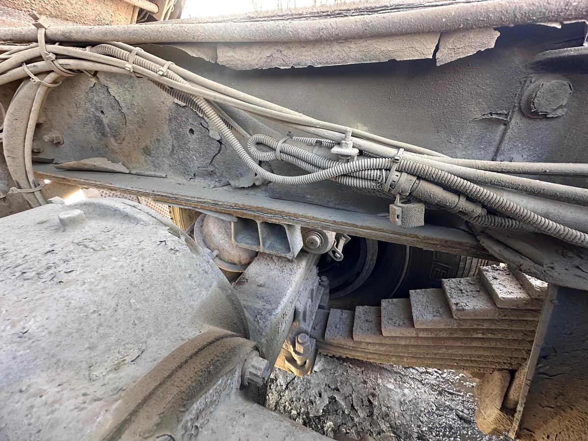 Used 2005 MACK CV713