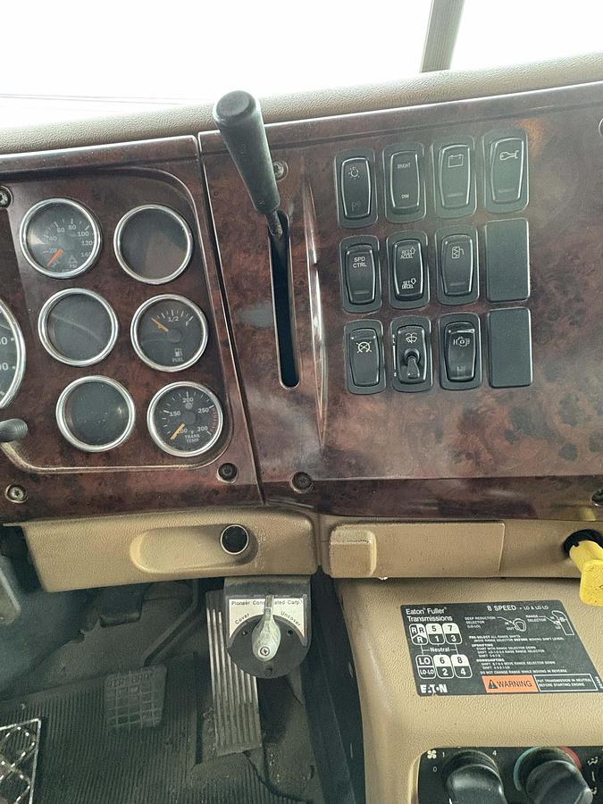 Used 2006 MACK Granite CV713