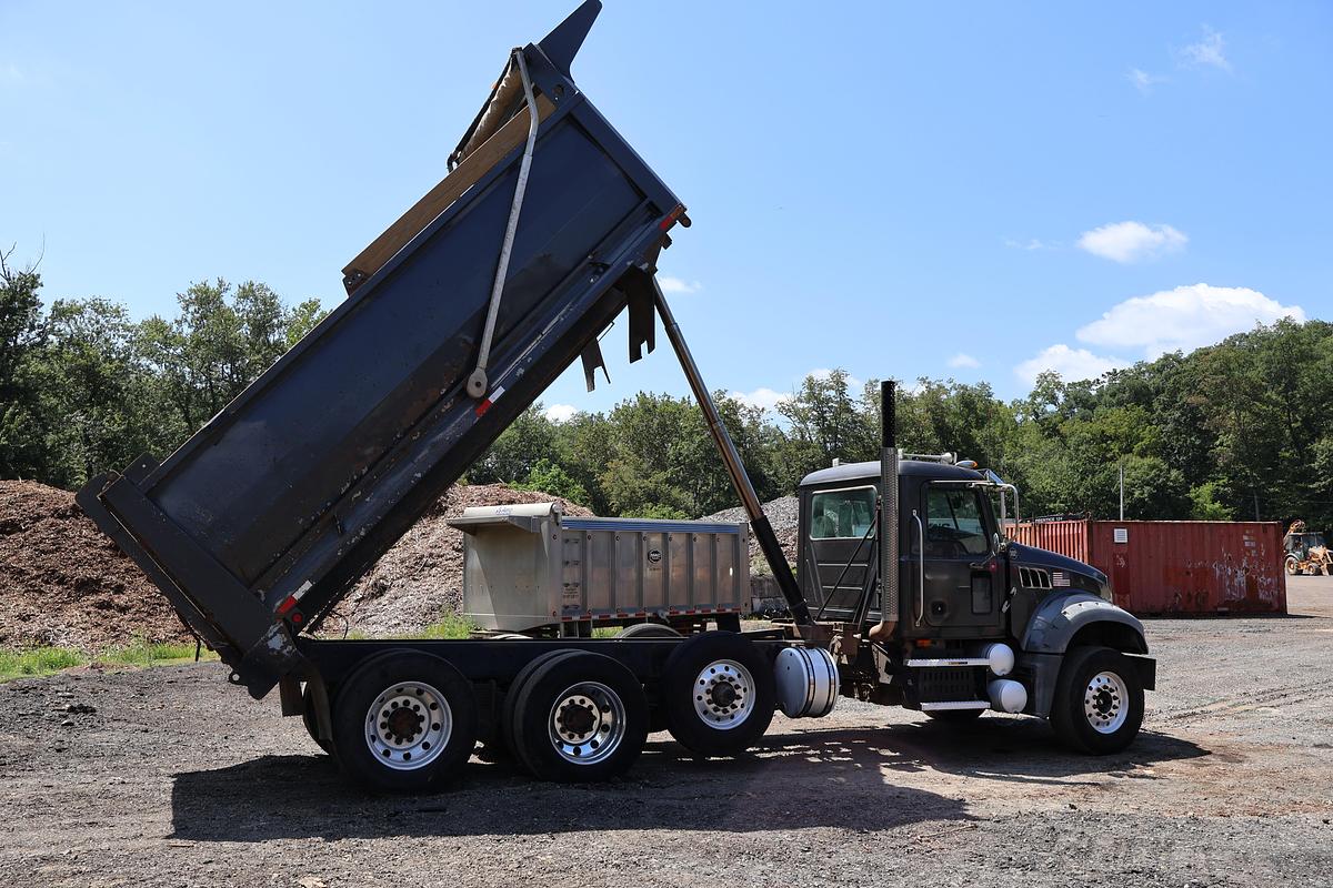 Used 2009 MACK Granite GU713