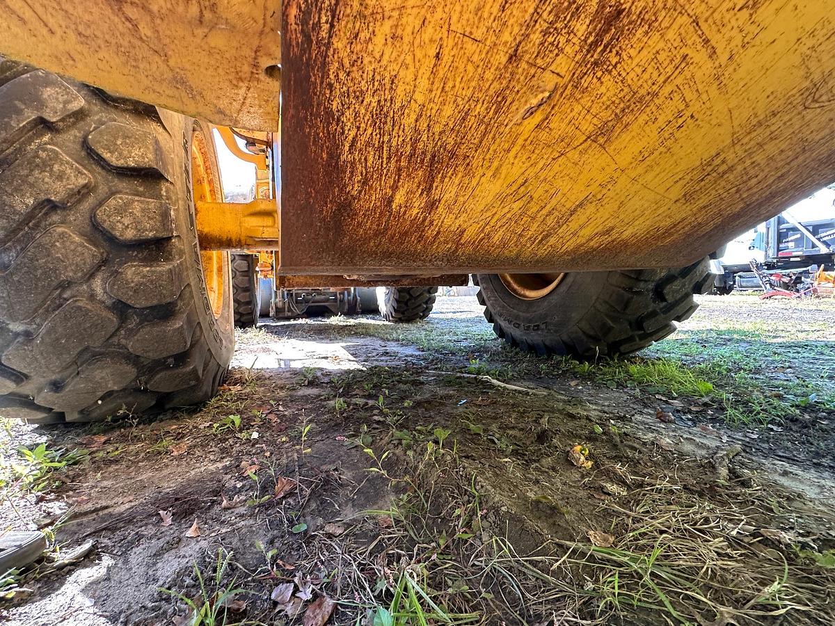 Used 2005 DEERE 624J