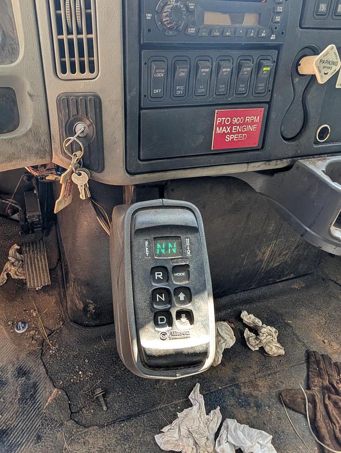 Used 2001 INTERNATIONAL DT466