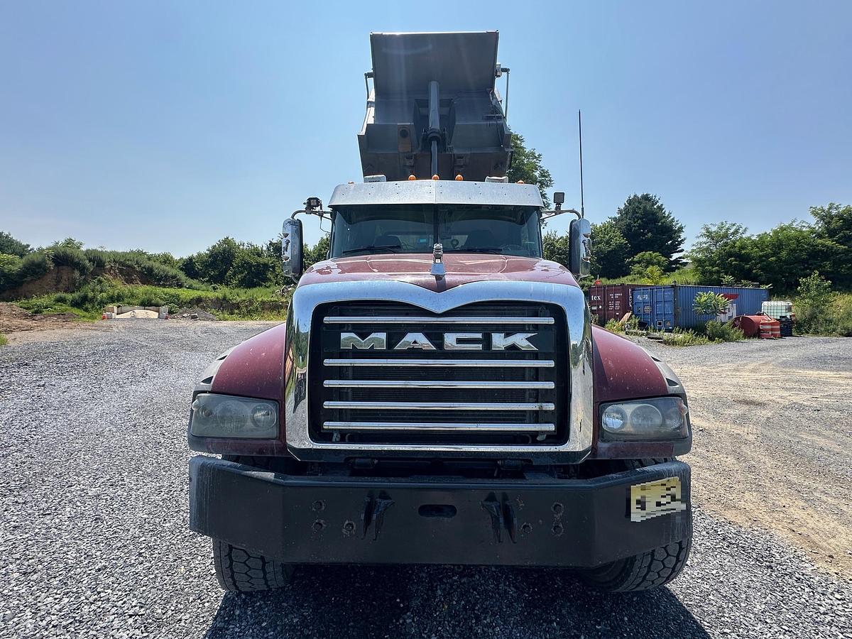 Used 2020 MACK Granite GR64F
