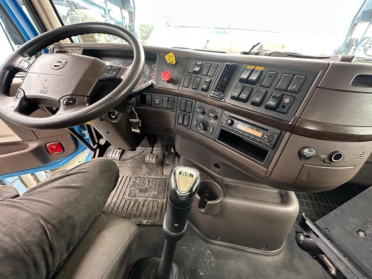 Used 2015 VOLVO VAH Auto Hauler