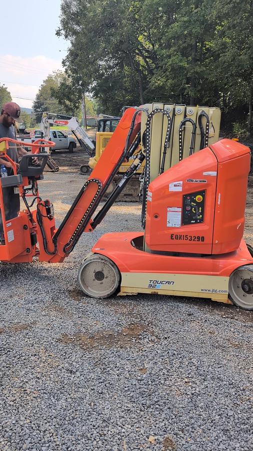 Used 2024 JLG TOUCAN 32E