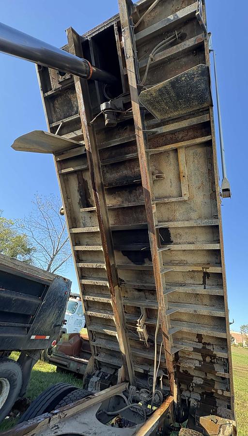 Used 2001 MACK DM688S