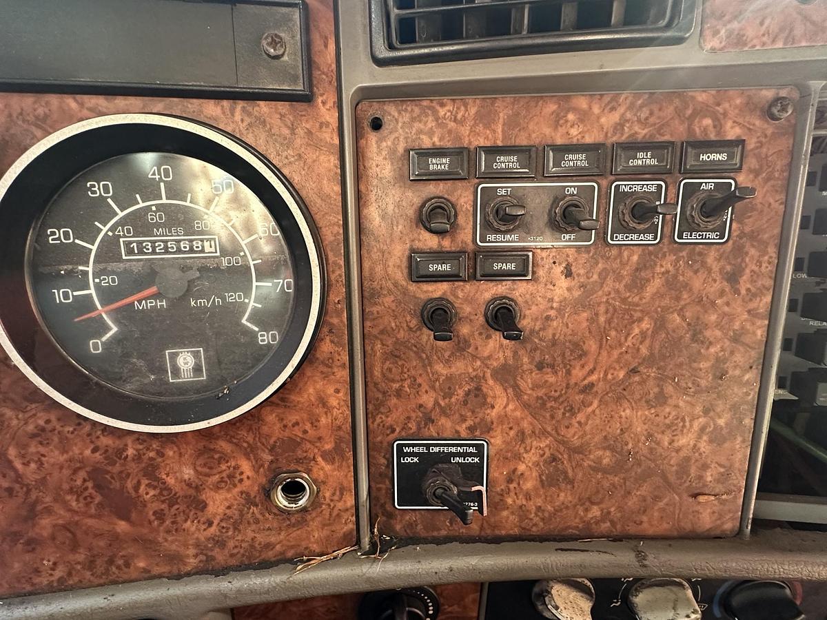 Used 2004 KENWORTH T300