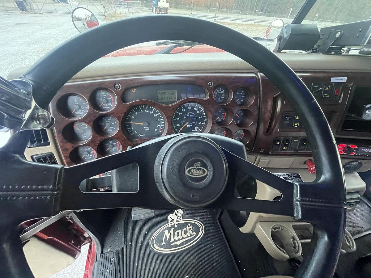 Used 2001 MACK CHU613