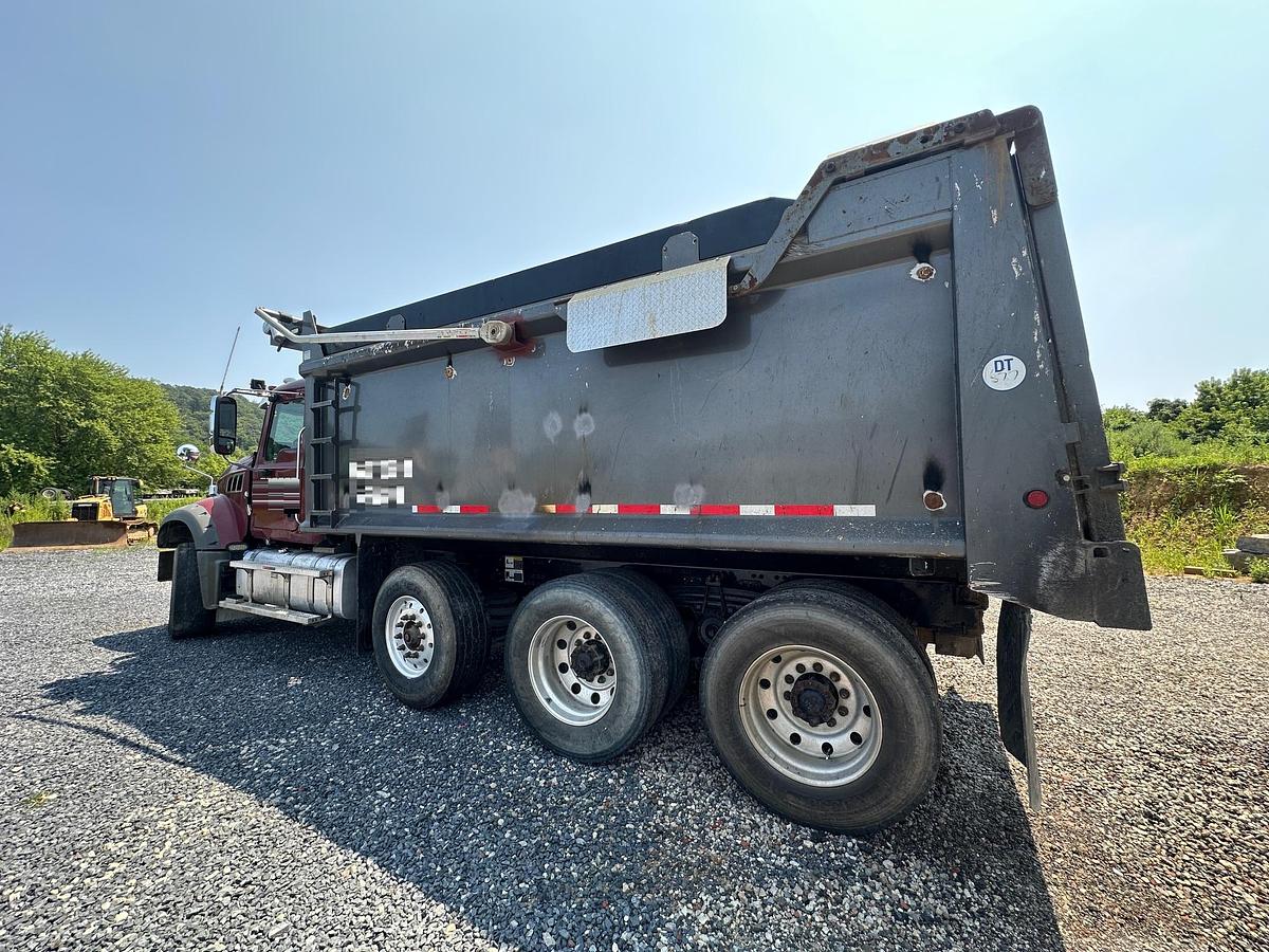 Used 2019 MACK Granite GR64F