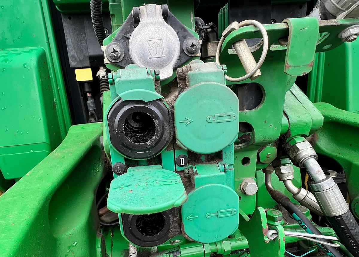 Used 2006 JOHN DEERE 7520